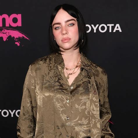 billie eilish leaked boobs|Billie Eilish Cheekily Responds to Bikini Photo Showing Chest。